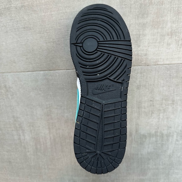 Nike Air Jordan Tropical Twist - 6.5🔥 - Picture 4 of 9